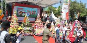 Gunungan Hasil UMKM dalam rangka Hari Koperasi Nasional Ke-71 Siap diarak dalam acara Pawai Gunungan UMKM, Seni Dan Grebeg Koperasi dari Taman Patih Sampun Ke Alun-alun Pemalang