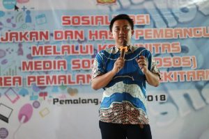 Sukma Wahyu Wardono (Ardo) sedang menyampaikan materi dalam acara sarasehan Dinas Komunikasi dan Informatika (Diskominfo) Prov Jateng dengan Pegiat Media Sosial Pemalang
